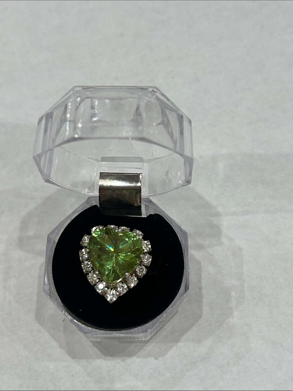 Vintage soft green Heart Crystal glow Ring w/ Clear Halo size 6 women’s August